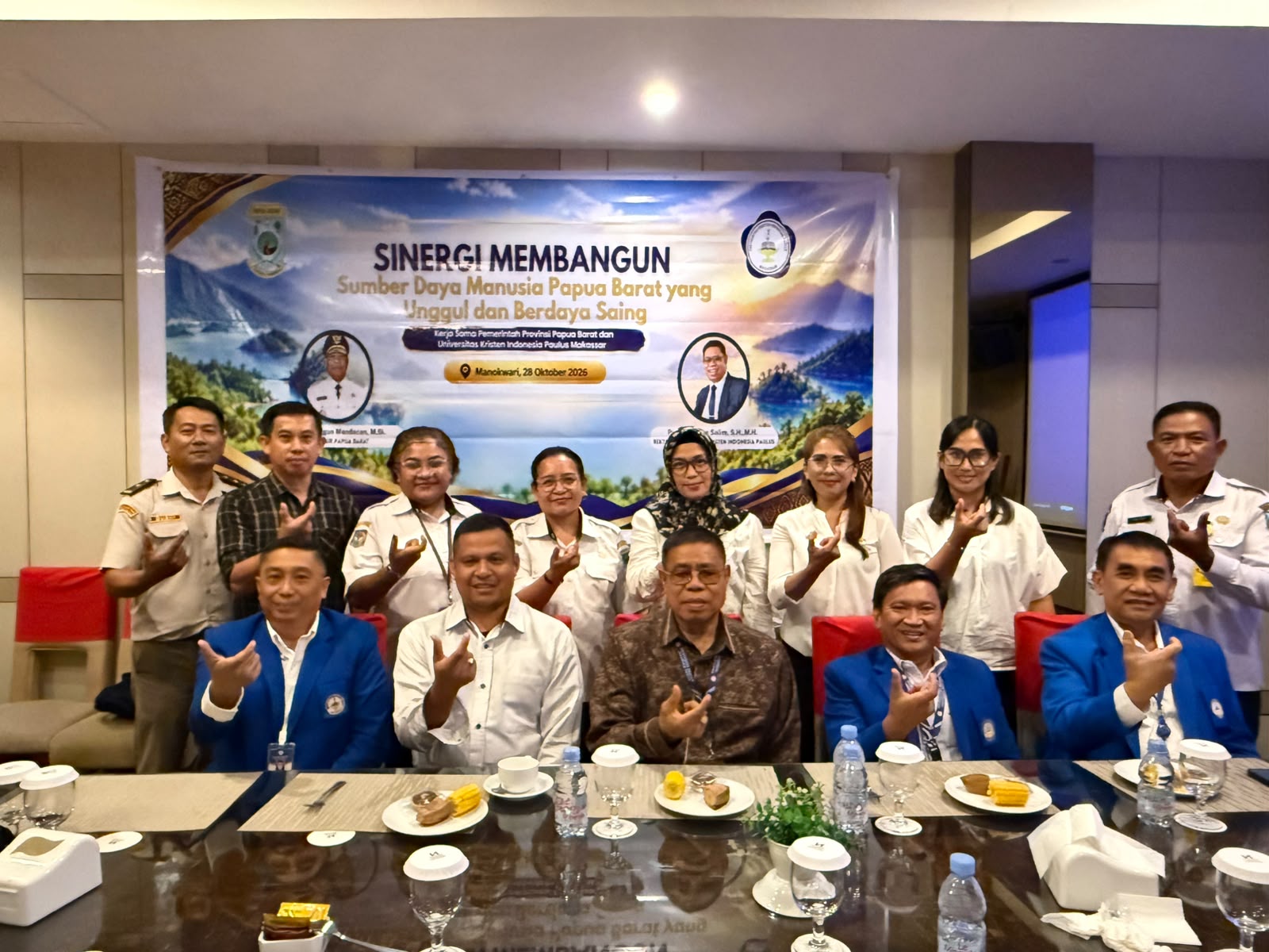 PULUHAN PEGAWAI PEMPROV PAPUA BARAT ANTUSIAS DAFTAR PROGRAM PASCASARJANA UKI PAULUS